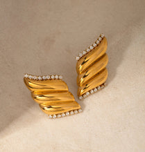 Load image into Gallery viewer, CROISSANT STUDS
