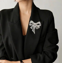 Load image into Gallery viewer, BROOCH
