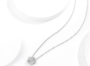 FLEUR NECKLACE