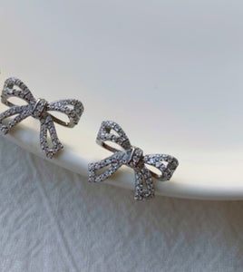 BOW STUDS