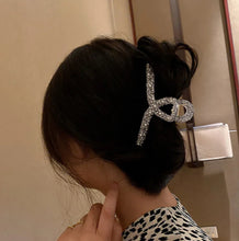 Load image into Gallery viewer, PEARL HAIR CLAWS
