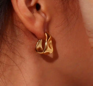 SHAYLA HOOPS