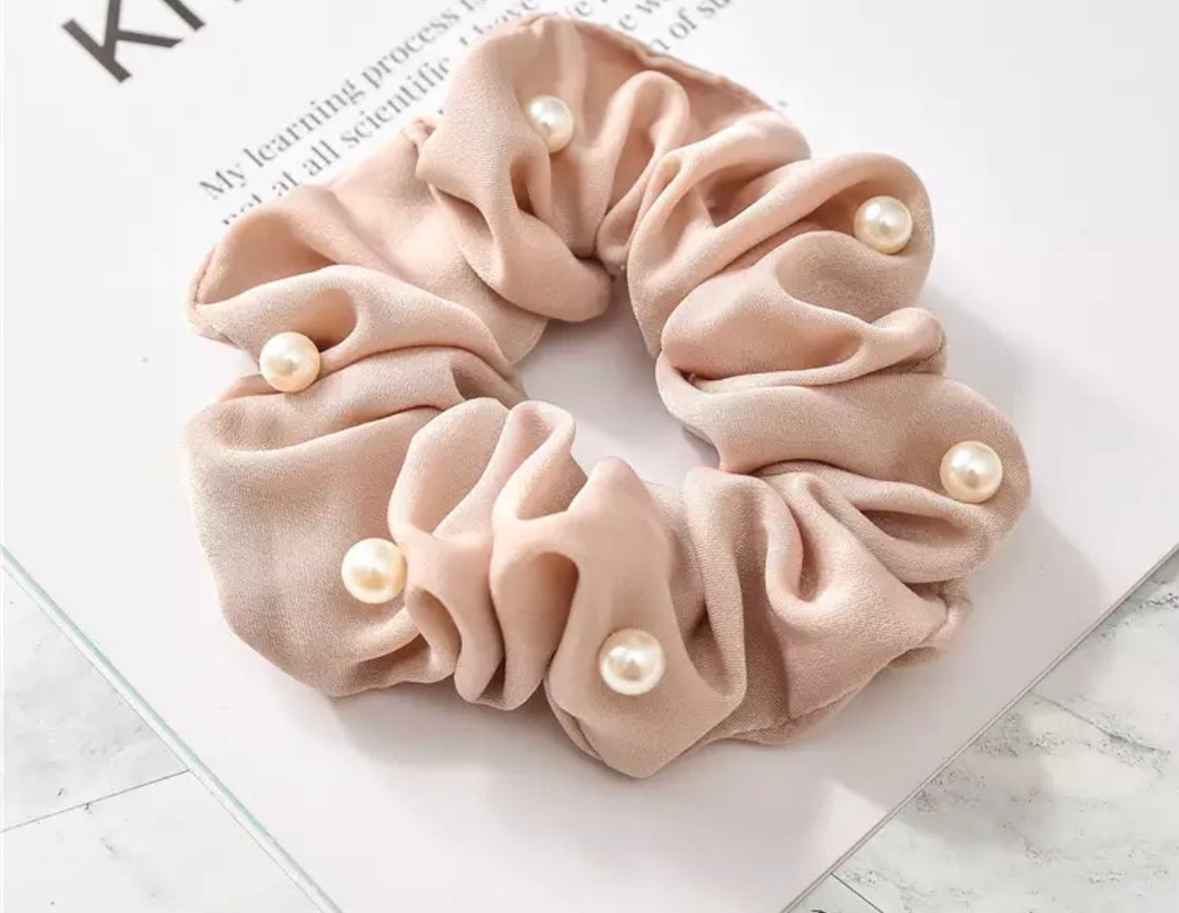 PEARL SCRUNCHIES
