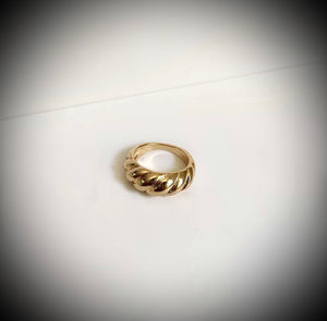 Domino Ring