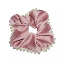 Load image into Gallery viewer, IVY SCRUNCHIES
