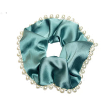Load image into Gallery viewer, IVY SCRUNCHIES
