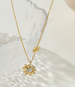 Daise Necklace