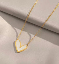 Load image into Gallery viewer, LOVESHELL NECKLACE
