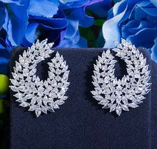 Load image into Gallery viewer, GRACE EARRINGS
