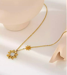 Daise Necklace