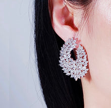 Load image into Gallery viewer, GRACE EARRINGS
