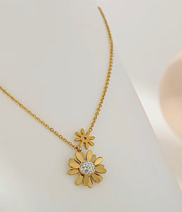Daise Necklace